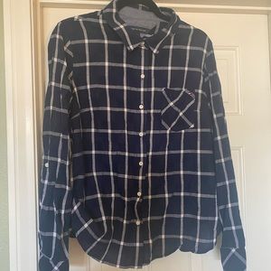 Tommy Hifiger long sleeve size L fits like M